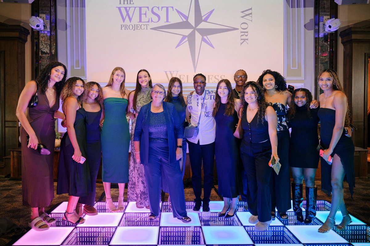 UCLAWBB's tweet photo. Thank you to everyone who came to our 𝗪𝗼𝗺𝗲𝗻 𝗼𝗳 𝗜𝗺𝗽𝗮𝗰𝘁 gala! 🤩

#GoBruins https://t.co/JdLYysNWwM