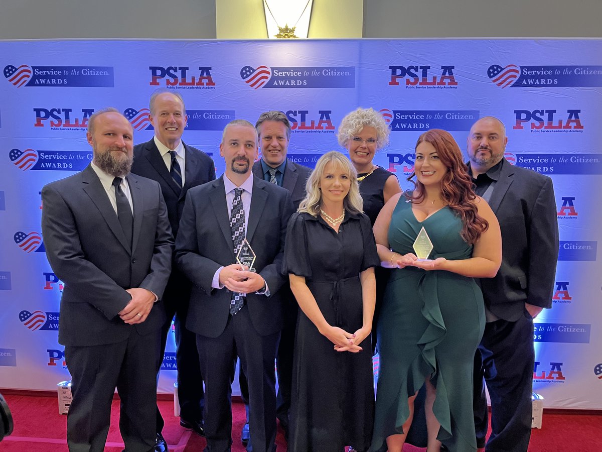 Fiscal Service (@fiscalservice) on Twitter photo 2 Fiscal Service teams won <a href="/STTCAwards/">Service to the Citizen® Awards</a>! Congratulations to our employees who supported the Series I savings bond surge and our paperless #automation collaboration with <a href="/SocialSecurity/">Social Security</a>. #GoodGovernment #FeelGoodFriday 2 Fiscal Service teams won <a href="/STTCAwards/">Service to the Citizen® Awards</a>! Congratulations to our employees who supported the Series I savings bond surge and our paperless #automation collaboration with <a href="/SocialSecurity/">Social Security</a>. #GoodGovernment #FeelGoodFriday