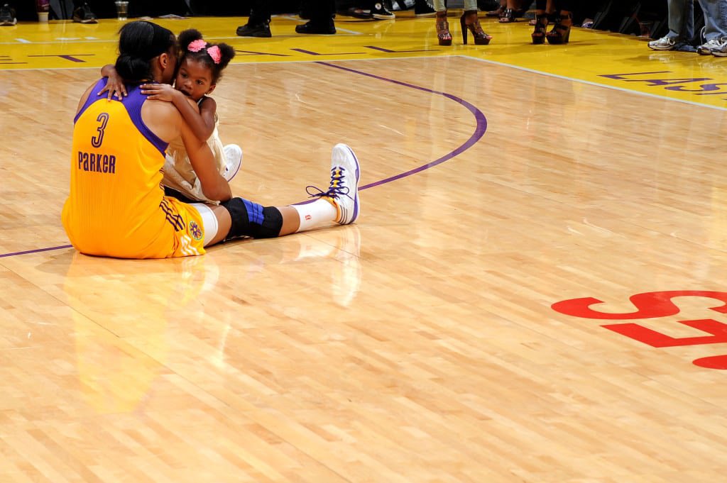 CWilliamson44's tweet photo. Caitlin had one of the best rookie seasons in W history but best? Nah, that would be Candace Nicole Parker https://t.co/jjYBVtf6Im