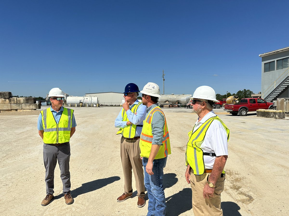 ALConcreteAssoc's tweet image. Bayou Concrete hosted  Senator Jack Williams and Senator David Sessions at its plant in Theodore this morning. We discussed a variety of industry issues and are thankful for their support of our Mobile County members.