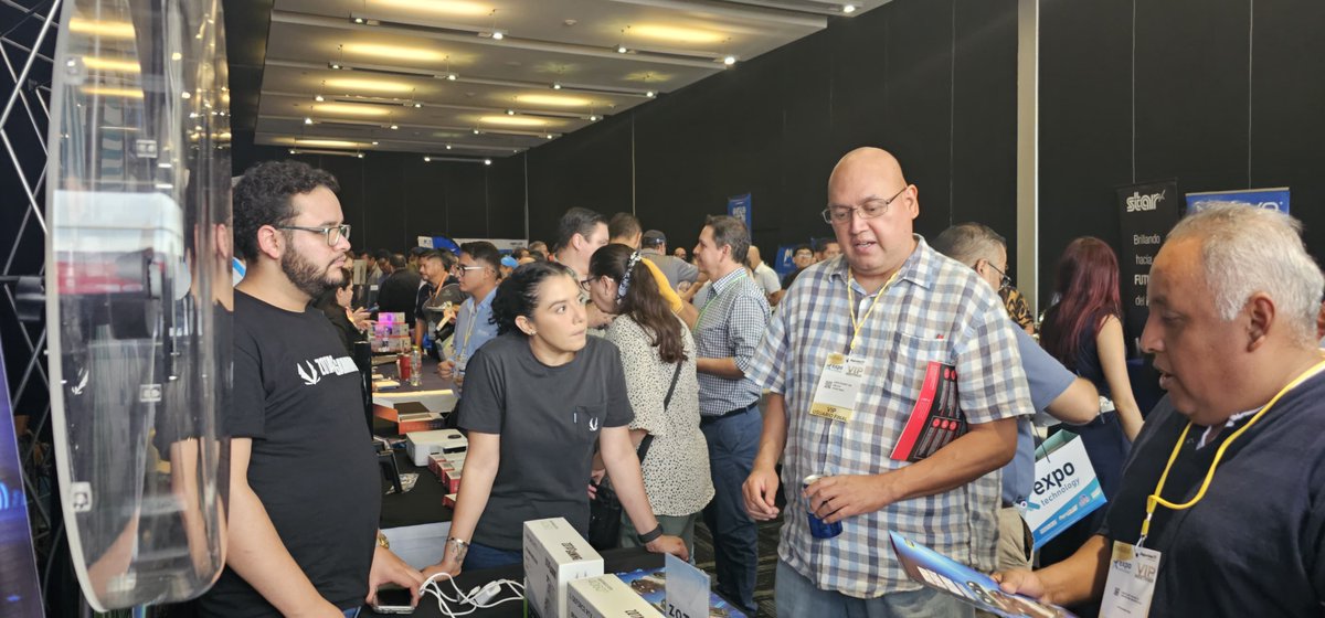 Importación Digital tweet media