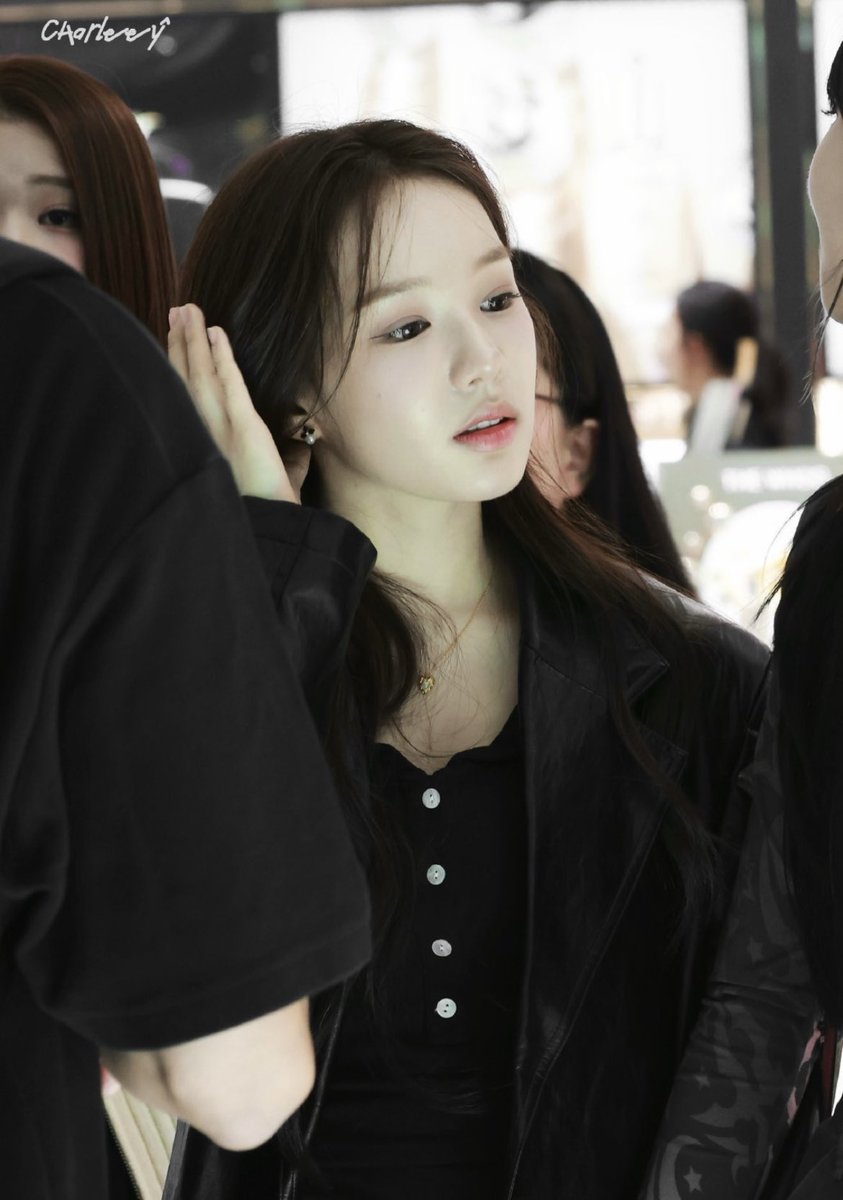 sarangfuls's tweet image. are we seeing this face card like hello??