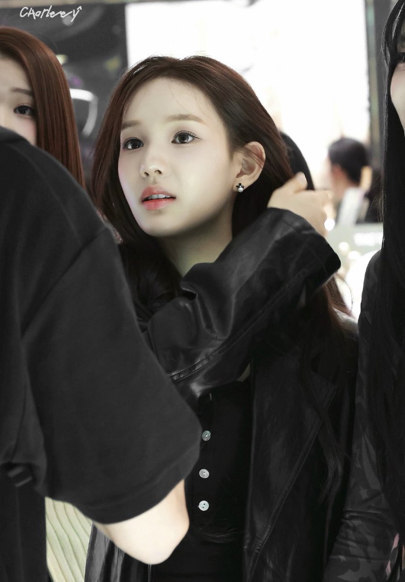 sarangfuls's tweet image. are we seeing this face card like hello??