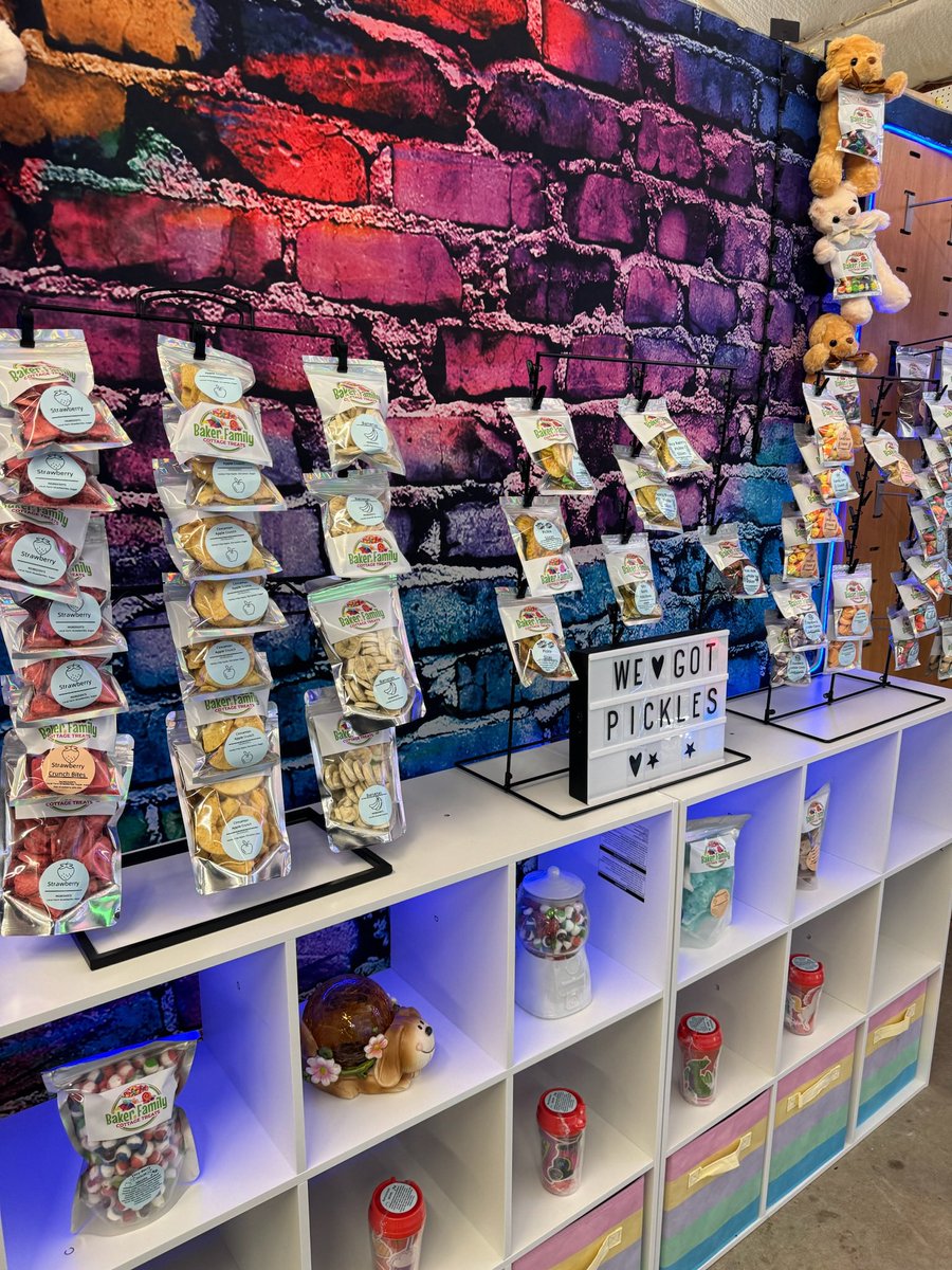 FleaLand's tweet photo. Discover hidden gems at Flea Land this weekend! From vintage collectibles to unique handmade goods, there’s something for everyone. Don’t miss out on the fun! #FleaLandFinds #ShopLocal #TreasureHunt https://t.co/GRf08WCIgZ