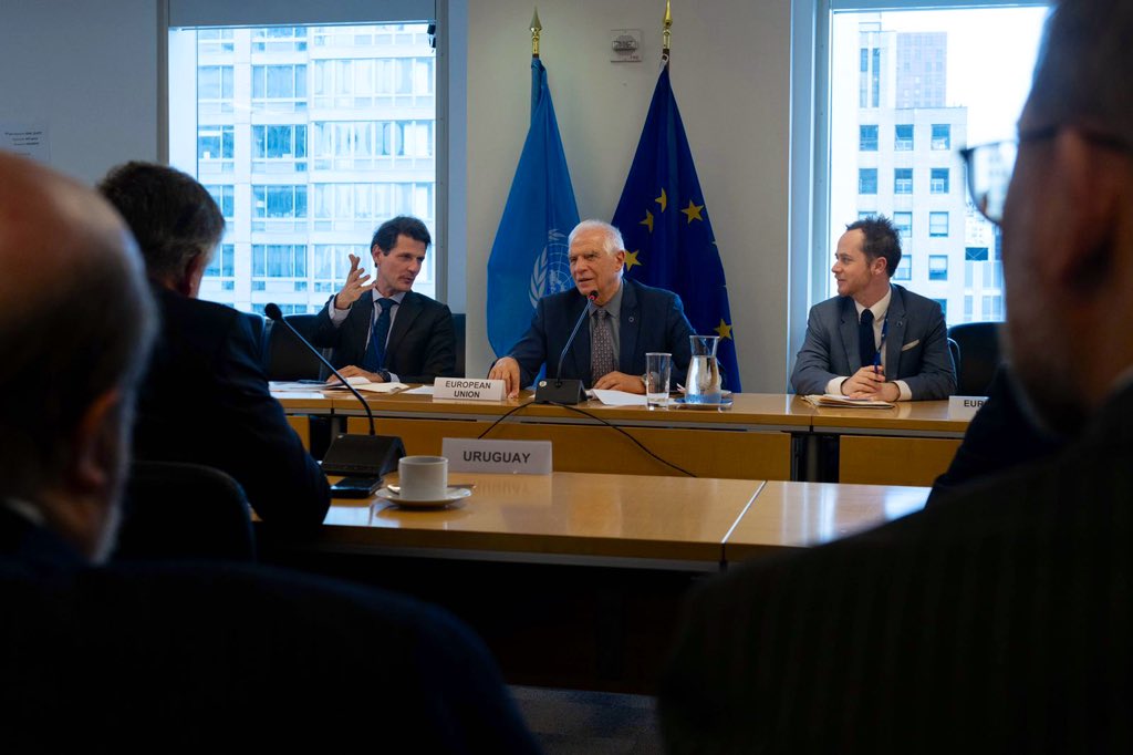 JosepBorrellF's tweet photo. Positive meeting with @mercosur Foreign Ministers.

The EU-Mercosur Agreement will be a game-changer, boosting our strategic trade and political ties, while tackling global challenges like climate change.

We agreed to redouble our efforts to swiftly finalize the deal. https://t.co/xAIEWlEpR6
