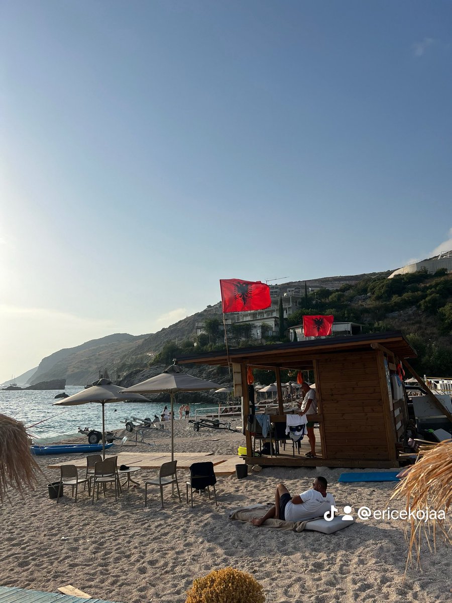 Eri 🇦🇱🇽🇰 tweet media