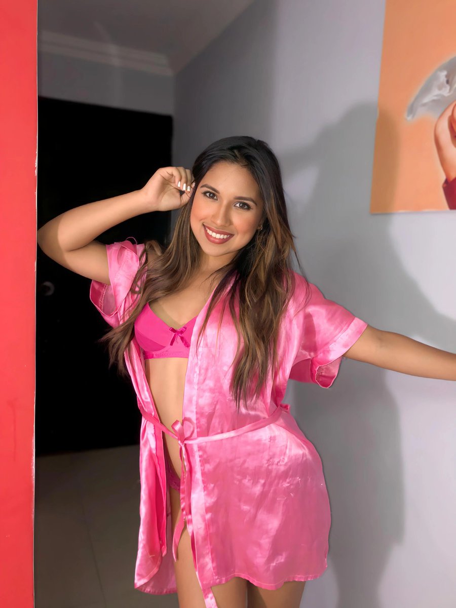 TMinettes's tweet photo. Ella es tu Sexy Teacher https://t.co/GkVTcmBQlF