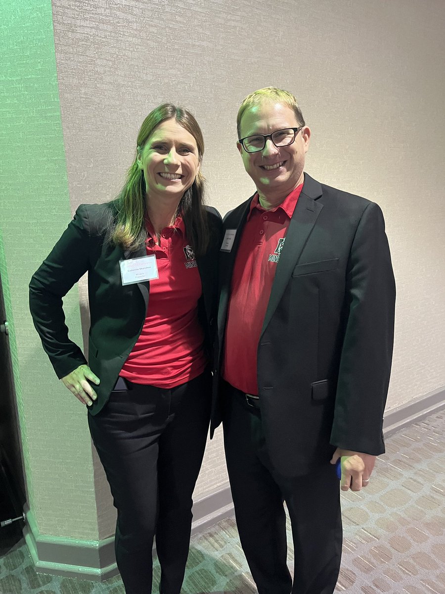 Demystifying SEL @LIASCD with <a href="/CatieShanahan/">Catie Shanahan</a> and <a href="/MrBrozik/">Mr B</a> by presenting <a href="/Jackson_Ave/">Jackson Ave School</a> Community Circles and Learner Portfolios.