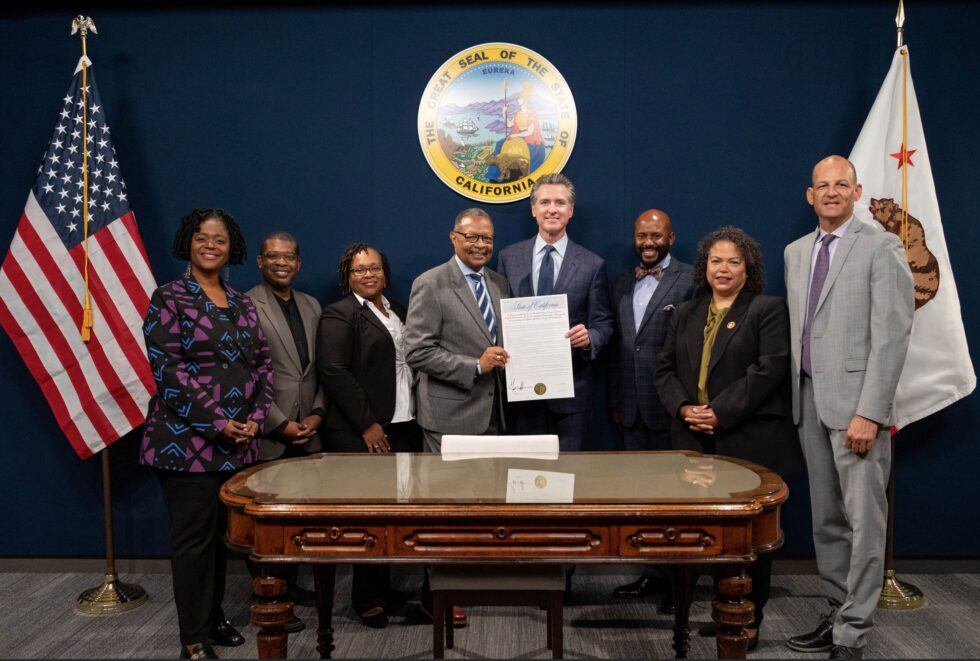 SabbySabs2's tweet photo. Gavin Newsom apologizes for slavery after he vetoed a bill that would help black families to reclaim their STOLEN land. These politicians are laughing in our face. LEAVE THE PARTY! https://t.co/Nvik30NsHz