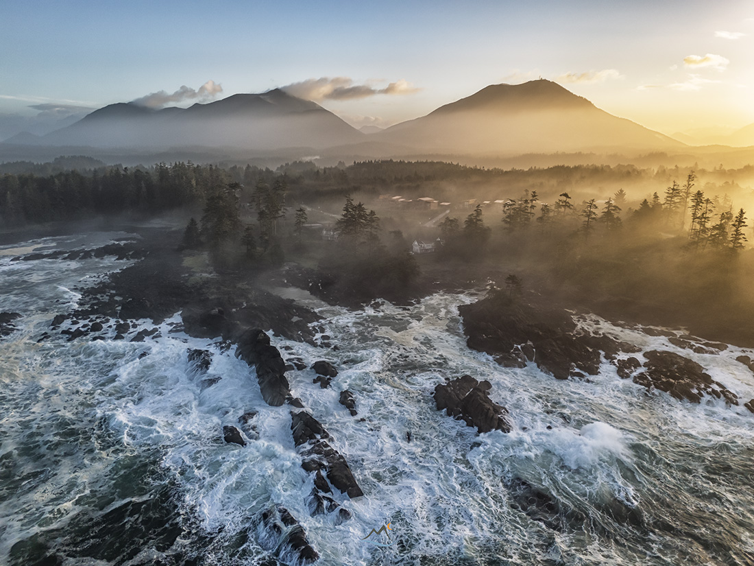 davidlmccolm's tweet photo. The west coast of Vancouver Island certainly delivered a 'few' photo moments this morning #bcstorm #stormwaves https://t.co/hwHIuUYJ8J