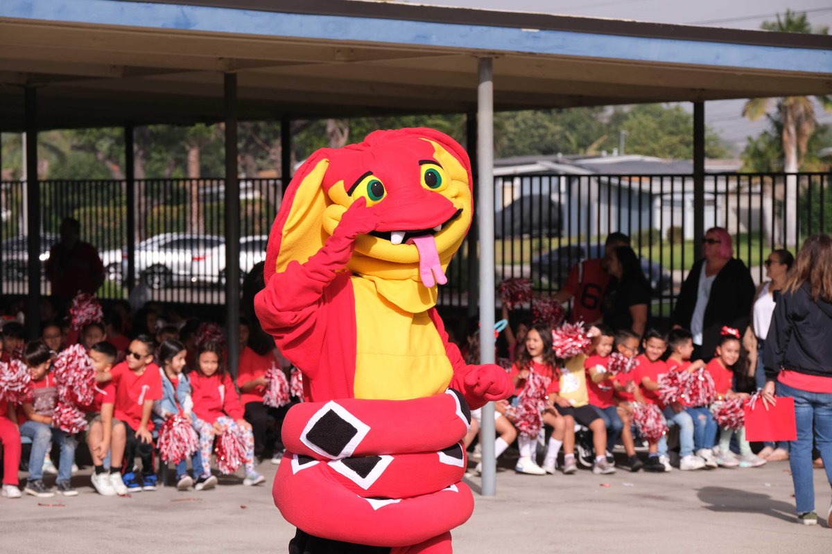 PomonaUnified's tweet photo. Westmont Elementary PBIS Kick-off Highlights #studentsuccessisoursuccess #PBIS #WestmontElementary https://t.co/GGPl2vQAXq https://t.co/cCEFpSk2Bn