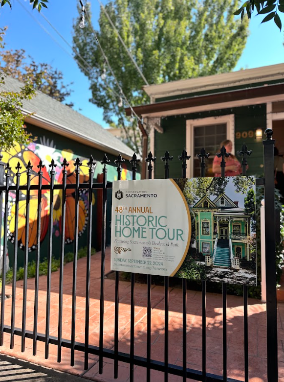 CMKValenzuela's tweet photo. The D4 team had the best time venturing through the historic homes of the Boulevard Park Neighborhood last weekend! All of the homes were breathtakingly beautiful, and it was clear that the people who reside in them have immense love and appreciation for their beauty. https://t.co/ul8slsZ5lD