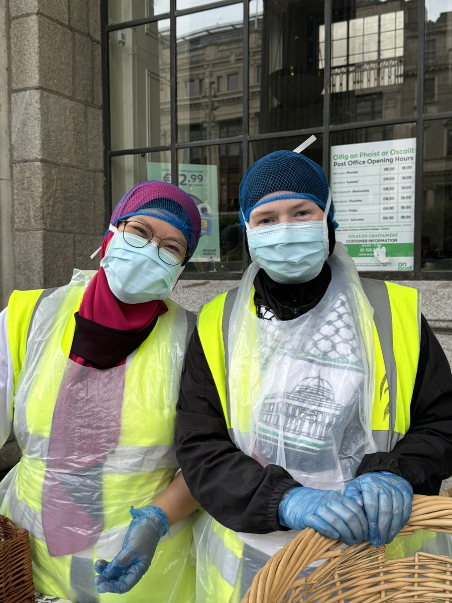 Tonight, we truly felt the arrival of winter. The cold has set in, and with it comes the urgent need for warm hats, gloves, scarves, heavy-duty tents, and hygiene kits. We saw families seeking winter essentials for their children, as well as elderly people  and many others trying