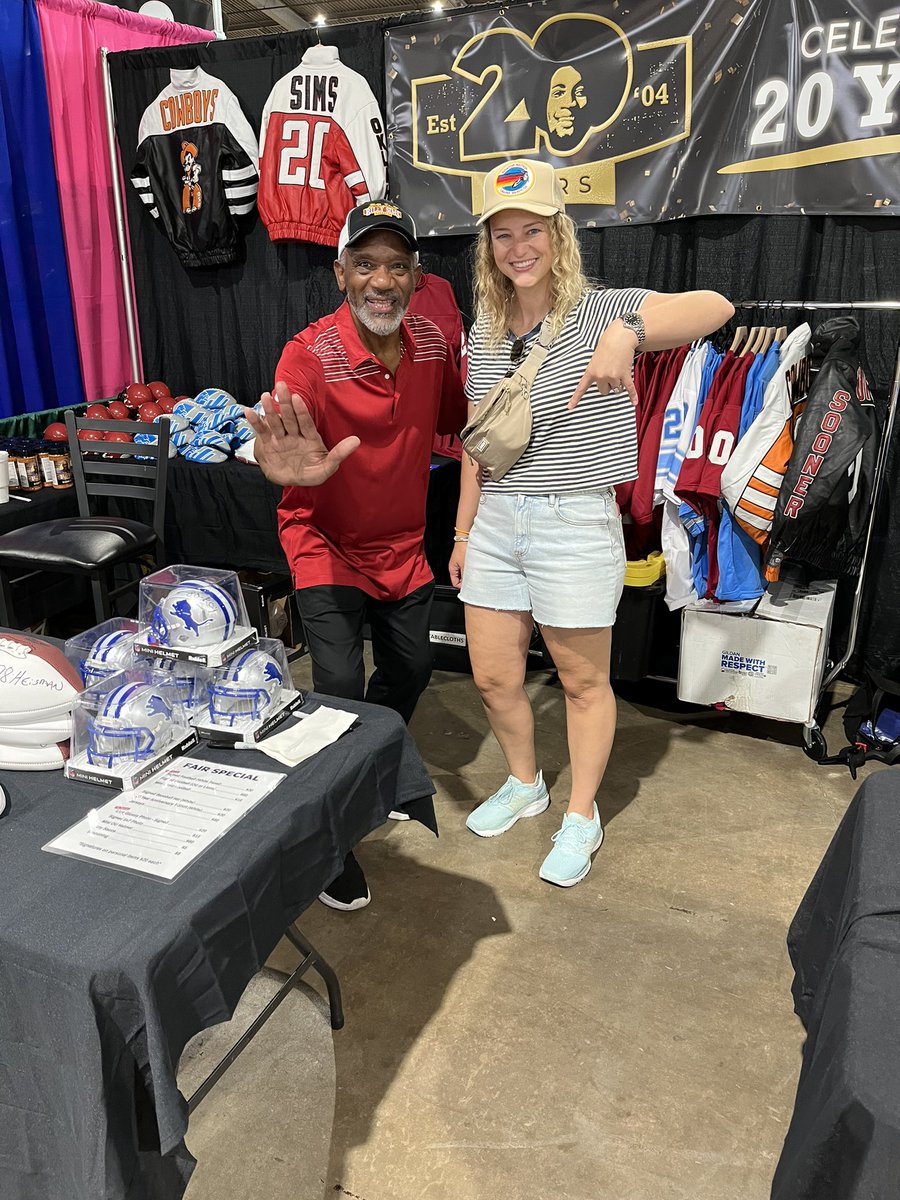 RealBillySims's tweet photo. DAY 2 at @tulsastatefair! Swing by and say hi and check out the limited merch, photo-ops, apparel and autographs!
LOCATION: Inside the Sage Net Center in NW corner of 2nd floor
#billysims #TulsaStateFair #11DaysOfAwesome https://t.co/bQZlFZHVm3