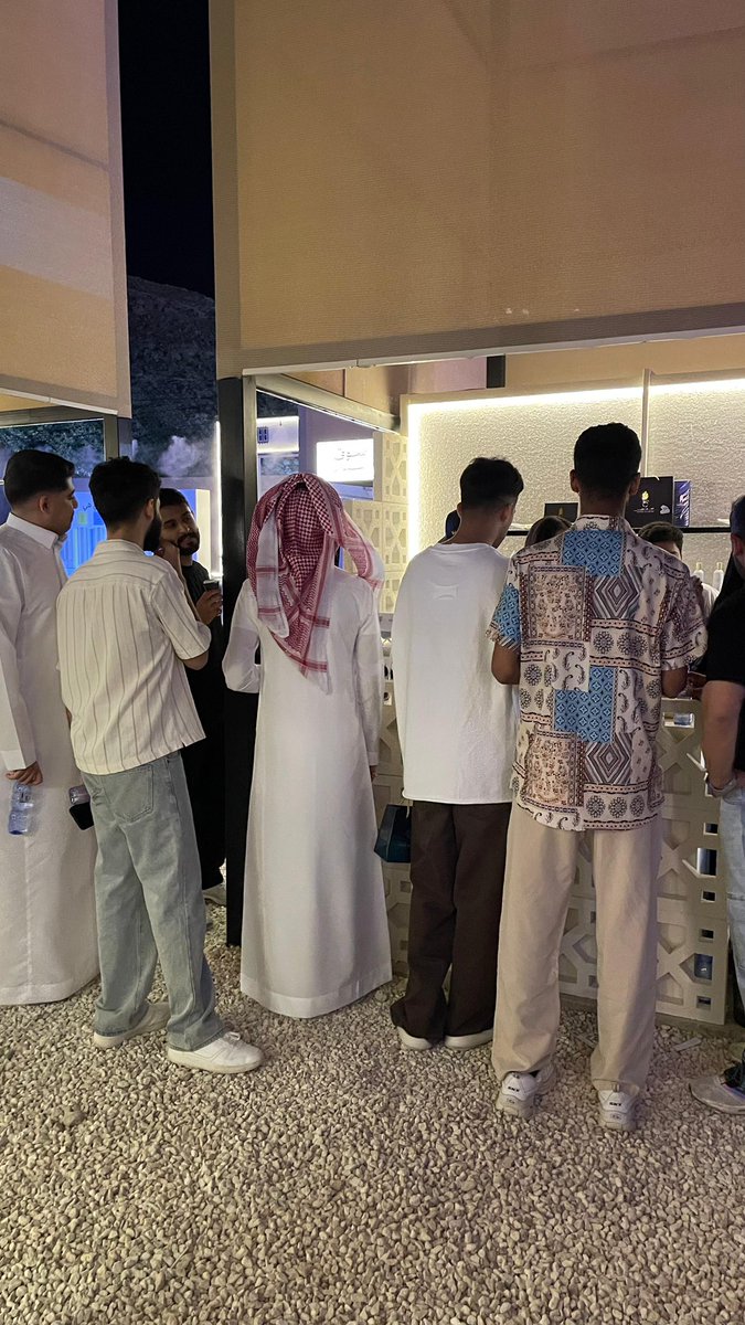 شرفتونا جميعاً 😎🤍

- نشوفكم غداً السبت بإذن الله من الساعة 6:00م حتى الساعة 12:00 🔥
#العمارية_عامرة 
#سوق_الدار