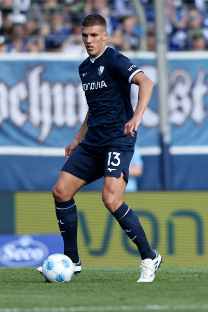 Jakov Medic tegen Borussia Dortmund:
90 minuten gespeeld
2 onderscheppingen 
4 keer voorbij gedribbeld 
1 (6) gewonnen duels
6.0 beoordeling

Bochum verliest met 4-2 van BVB en staat nu met 1 punt uit 5 wedstrijden in de degradatiezone.

#ajax