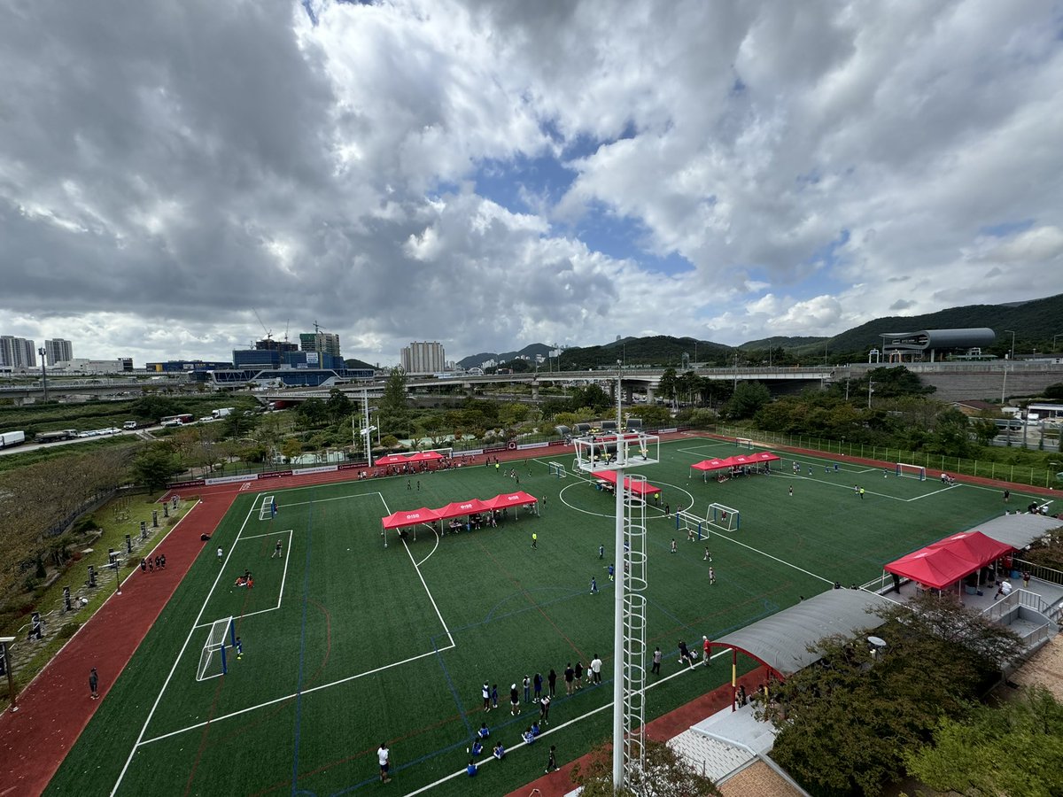 mhowarth88's tweet image. Today we welcome 19 Elementary teams on campus for the #SKAIS futsal divisional tournament. The focus is fun, fitness and friendship! #ISBLearning #GoBears #ThisIsISB ⚽️🐻 @ISBLearning
