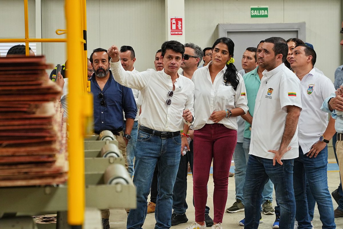 GobDeBolivar's tweet photo. ¡Celebramos la llegada de la planta RefoPanel a Zambrano, generando empleos para 500 familias bolivarenses! 

Con el apoyo del Grupo Valorem, Bolívar se posiciona en el mapa global. Estamos listos para atraer más inversiones y construir un futuro próspero para nuestra gente. https://t.co/Tk9LfE2JIV