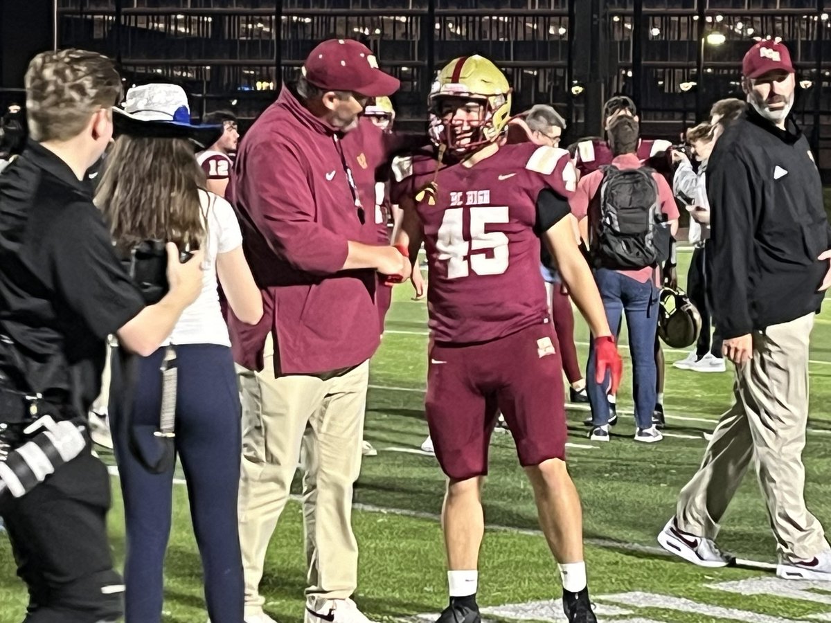 cotter_grace's tweet image. Great spirit day and W for BC High Football.  BC High dominates Everett and move to 3-0 on Cotter Field at the Murph.🏈🏈