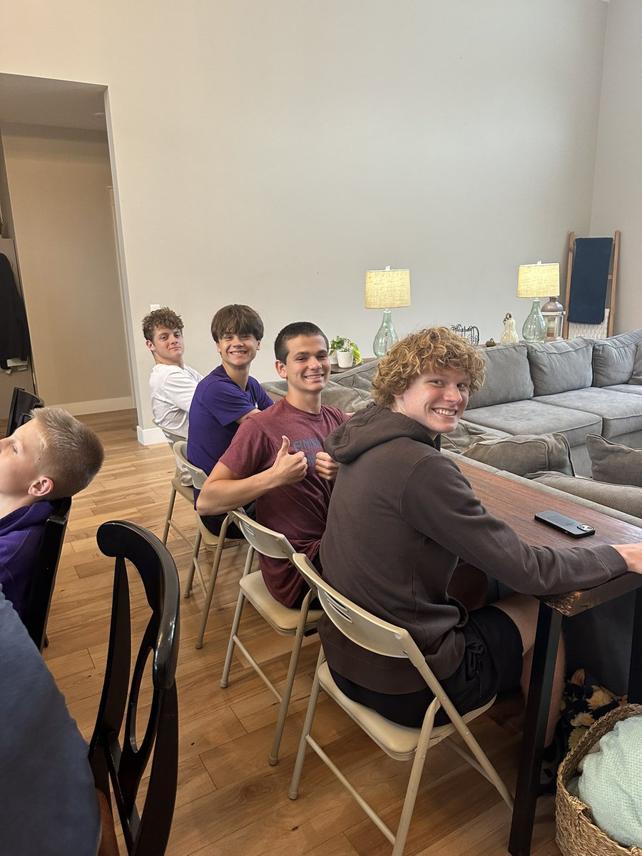 XC_TBHS's tweet image. The rain has moved out, and we’re ready to run in the morning! 🏃‍♀️🏃🏻‍♂️Thank you to the Cockrum’s for hosting team dinner tonight! 😋#ganscreek #chasingPRs