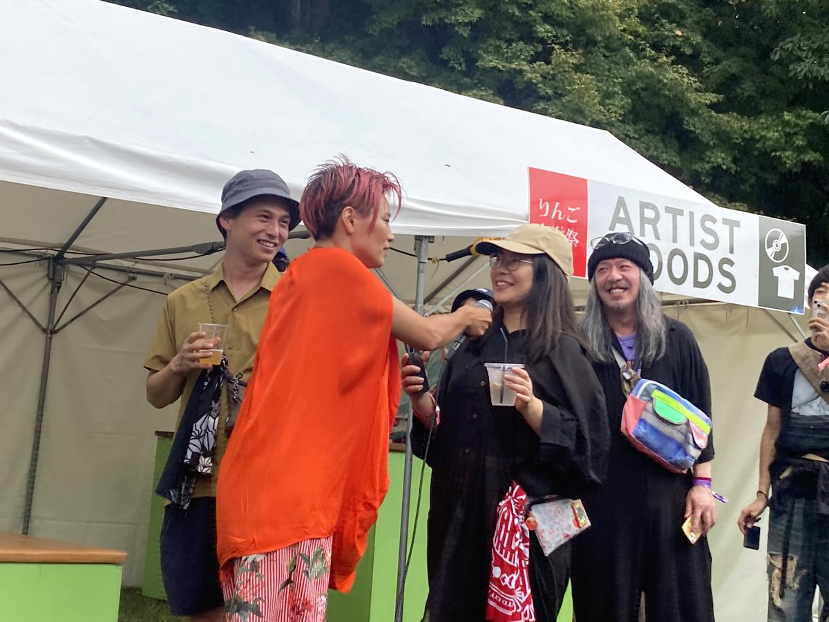 barclaret's tweet photo. ONIさん、朝イチから楽しい!!
#ringofes #りんご音楽祭 https://t.co/9RJit3VCLJ
