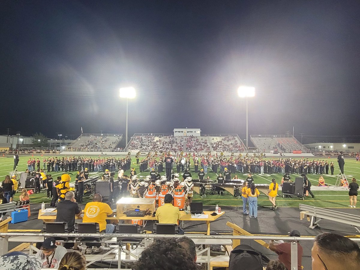 MrsLove007's tweet photo. Its "MiddleSchool Band Night" at HornetStadium! Enjoying ECHS Golden Hornet Band, Heritage Hurricane Band, and the Legacy Knight Band. Way to go, future hornets! 🏈🐝🎶🎺🥁🎵 #ECproud #RootEdECHS @ECISDtweets https://t.co/qUnCV7BFGv