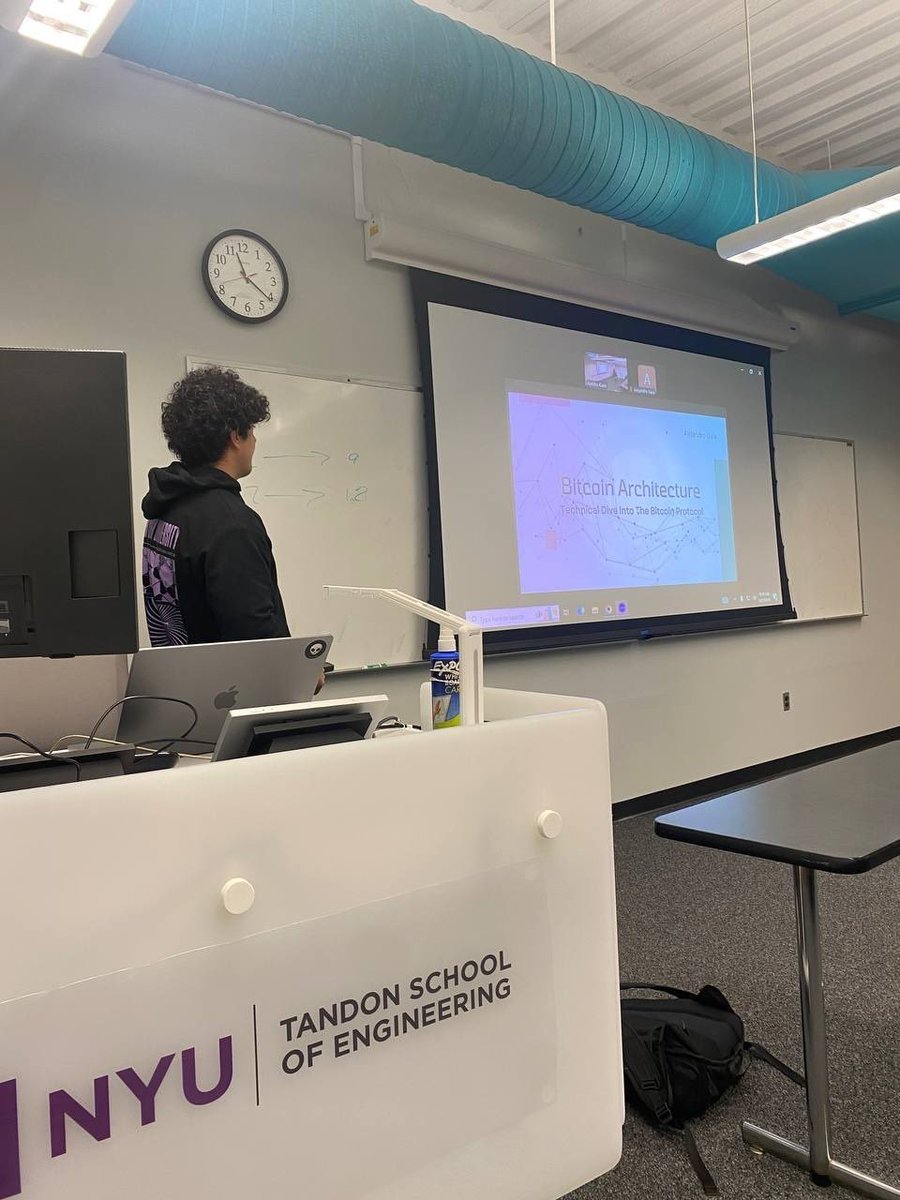 The wonder man himself @0xUhtred teaching a crypto class at NYU this week