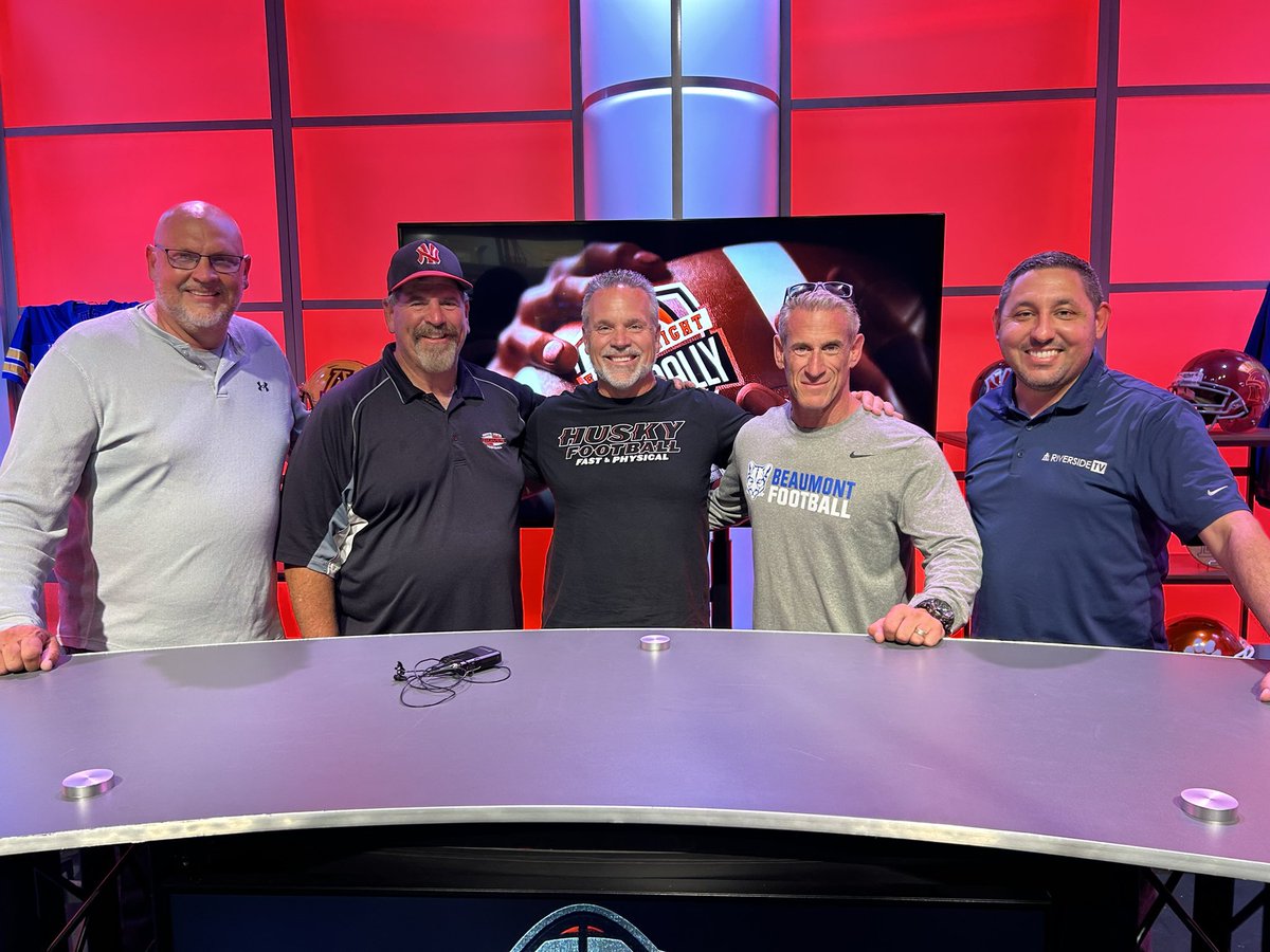 🏈 TONIGHT on the Friday Night Pep Rally …
💥 More than 700 Career Wins!
➡️ Left to right …
☑️ Ken Batdorf (Norte Vista)
☑️ Matt Logan (Centennial)
☑️ Jeff Steinberg (Beaumont)
📺 Join us live tonight on Riverside TV, beginning at 11 PM!
🔗 youtube.com/live/vjw2H-6tG…