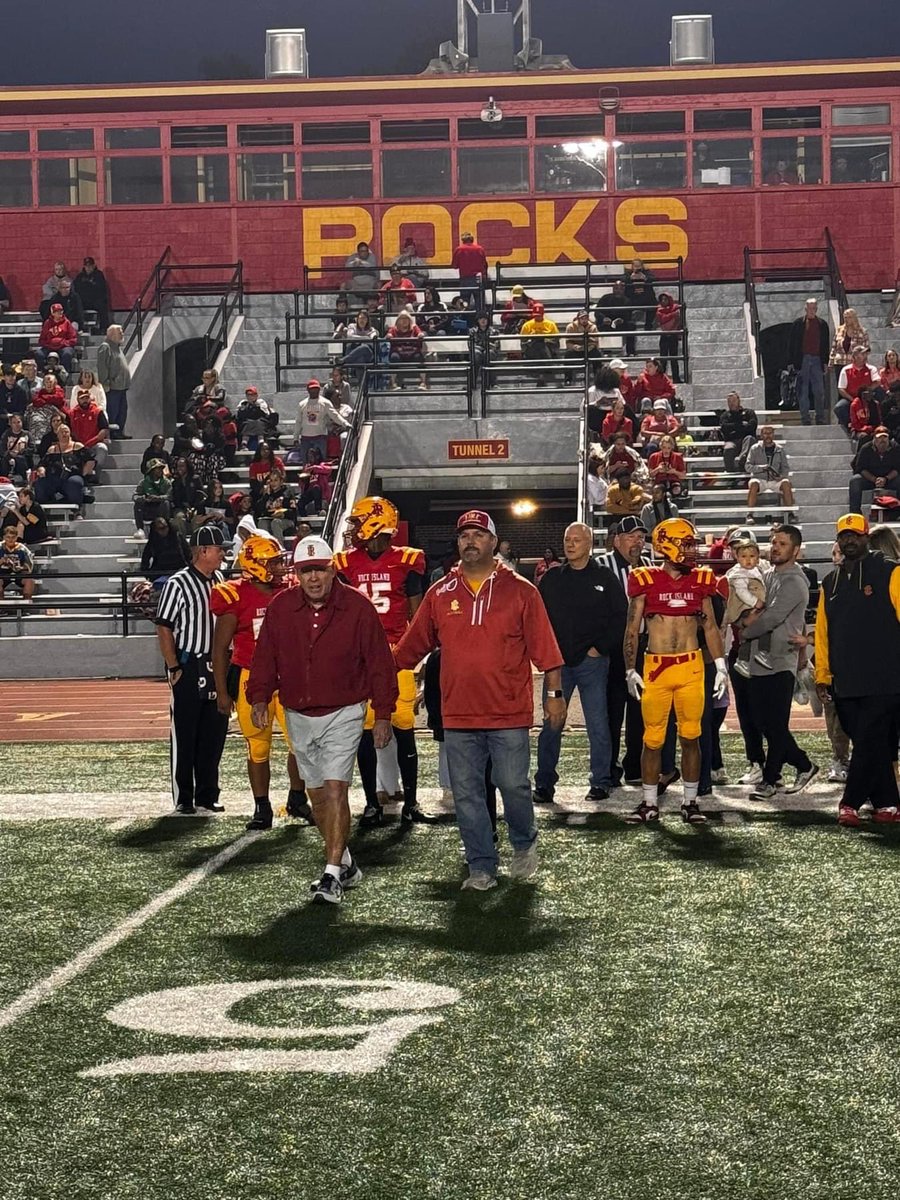 Thanks ⁦<a href="/RockIslandHigh2/">Rock Island High School</a> for honoring our father at tonight’s game.
