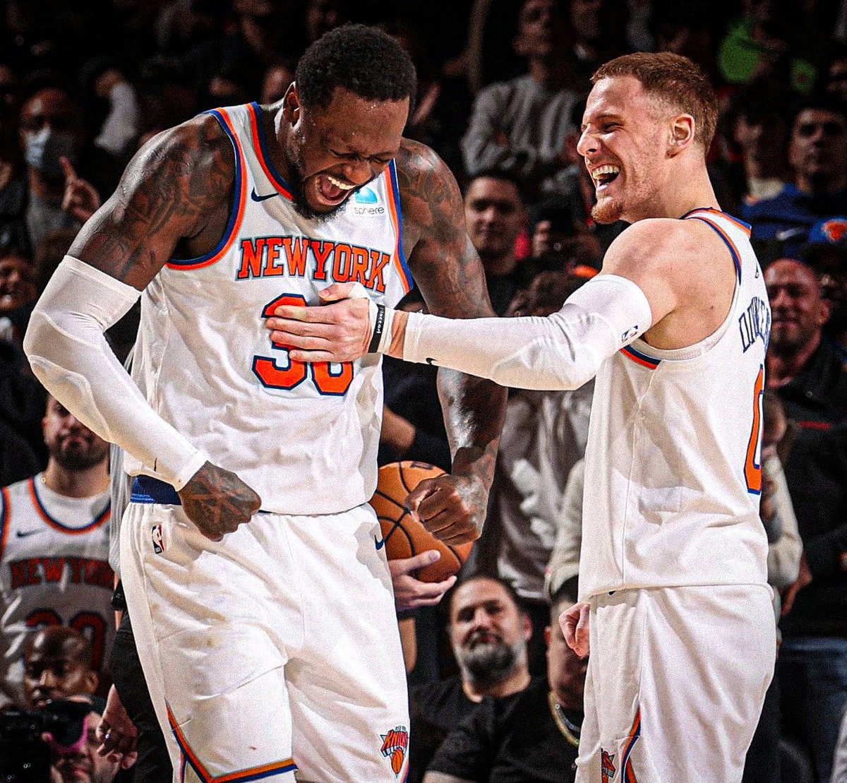 BigKnickEnergy_'s tweet photo. This one hurts.

Thank you Julius Randle &amp; Donte DiVincenzo

O.A.K.A.A.K https://t.co/sKGq8t3yXh