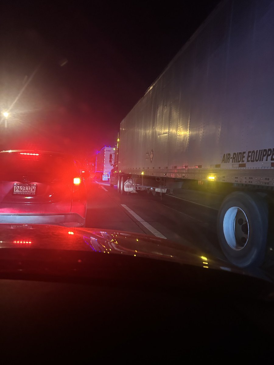elguicholee's tweet image. ⁦@amilcarmontejo⁩  8:30 pm la eterna pero para las multas si truchos verdad en la entrada y salida al Atlántico, que cólera 🤬