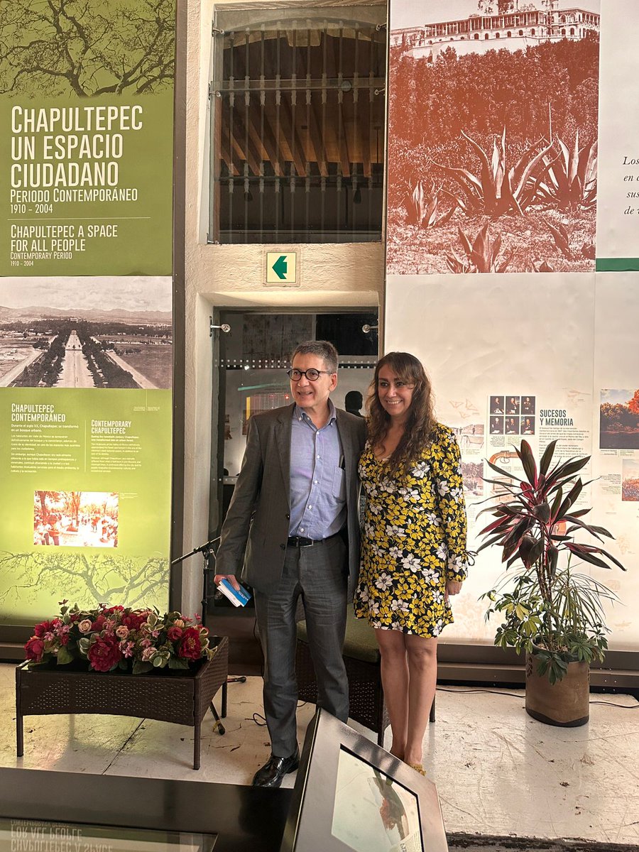 ResonanciaC's tweet photo. ✨📖 Poética nocturnal en el #BosqueDeChapultepec con el querido @Sobreperdonar, la pasada @nochedemuseos.

Gracias al Museo del Bosque de @ChapultepecCDMX por abrir estos espacios.

🙏 #BuenFide y por favor #LeaPoesía
https://t.co/7cVGJgJFoo

#ChapultepecNaturalezaYCultura https://t.co/SXlZbq1WgR