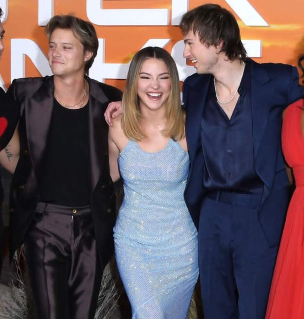 livsclines's tweet photo. bueno holis soy sabri (🇦🇷) estoy en el fandom desde 2021 maso asi q estoy bastante integrada pero no duden en hablarme!!! mi top 4 es sarah pope jj y rafe, amo jarah🥰 (jj sarah hermanos y la amistad pope sarah son mios) y rudrewlyn🥰 #integracionobx @threadsbanks https://t.co/upVWDBGcl1