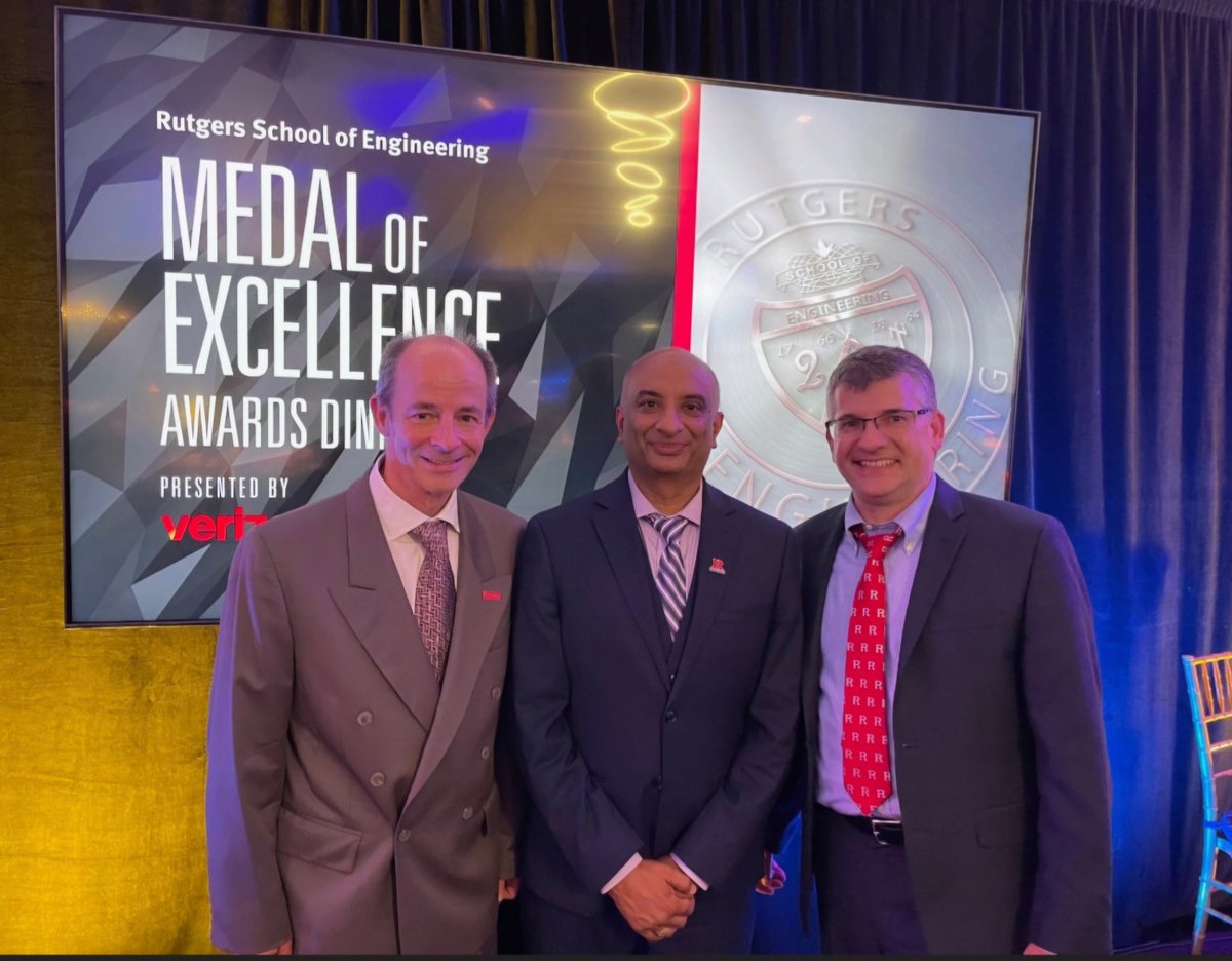 Congratulations to #BME alum Vasant Padmanabhan on being awarded the Distinguished Engineer Award at the <a href="/RutgersSOE/">Rutgers Engineering</a> Medal of Excellence dinner! 

<a href="/RutgersNB/">Rutgers University–New Brunswick</a> <a href="/rutgersalumni/">Rutgers Alumni</a> <a href="/smithnephew/">Smith+Nephew USA</a>