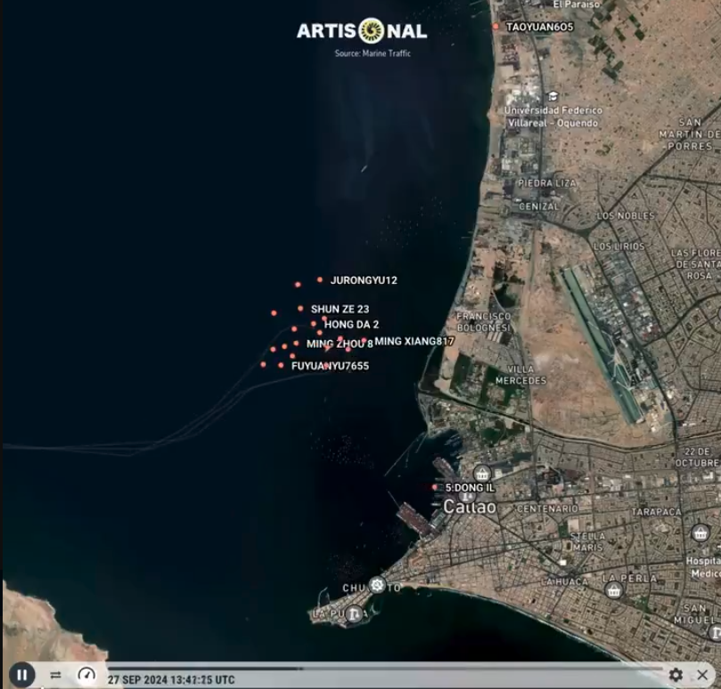 laencerronaperu's tweet photo. 🚨 #Alerta Según el rastreo de @artis0nal, en estos momentos se está registrando un "récord histórico" de barcos extranjeros en el puerto de Callao. 

Actualmente, hay 30 barcos chinos en la bahía, dos de ellos en astilleros. 

Accede al rastreo aquí:  https://t.co/Fdb7vOf0T1 https://t.co/xw6feTkobP