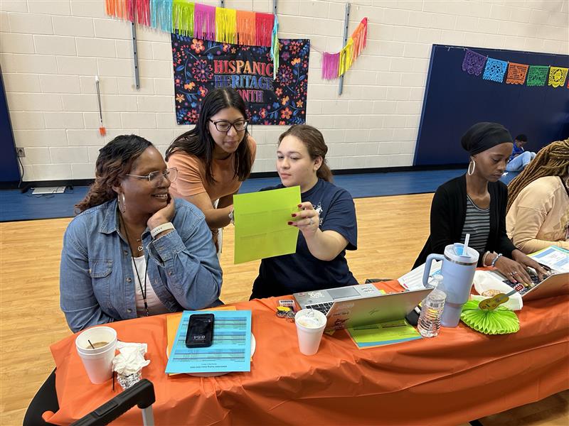 HREMustangs's tweet photo. Ms. Green, our 5th-grade teacher, stepped into the role of facilitator to show colleagues how to retrieve MAP data reports. Teachers are working together to track and grow our students.π #TeacherLeaders #StudentSuccess #MAPGrowth #HREMustangs https://t.co/UExSXQcmGm