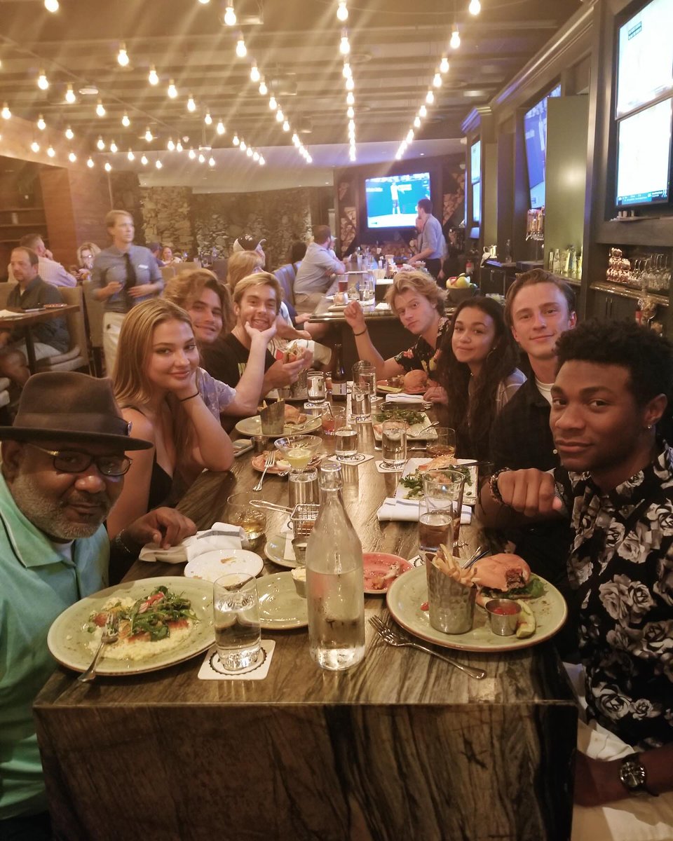 undrhll's tweet photo. hola soy karla estoy en el fandom desde el 2021 creo mi personaje fav es jj y del cast staneo a rudy los dos son mi prioridad totalmente asi q si le tiran a alguno no me sigan, no shippeo jiara, hablenme si ocupan algo 👋🏻 

#integracionobx @threadsbanks https://t.co/AlY5rccvgb