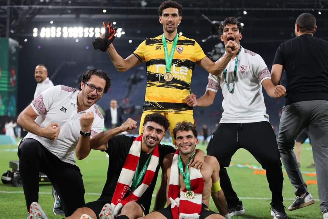25AhmedZizo's tweet photo. (1)و بعد توفيق من الله اولاً ، كل مره بلبس فيها تيشرت نادي الزمالك بحس بالفخر ، الفخر بارتداء تيشرت نادي عنده أوفي و اعظم جمهور فالدنيا ، جمهور يعلم العالم معني كلمه وفاء معني كلمه انتماء لكيان مهما كانت نتائجه ، سيبقي جمهور الزمالك هو السبب الرئيسي في استمرار كيان الزمالك https://t.co/N4i4Qkpcxi