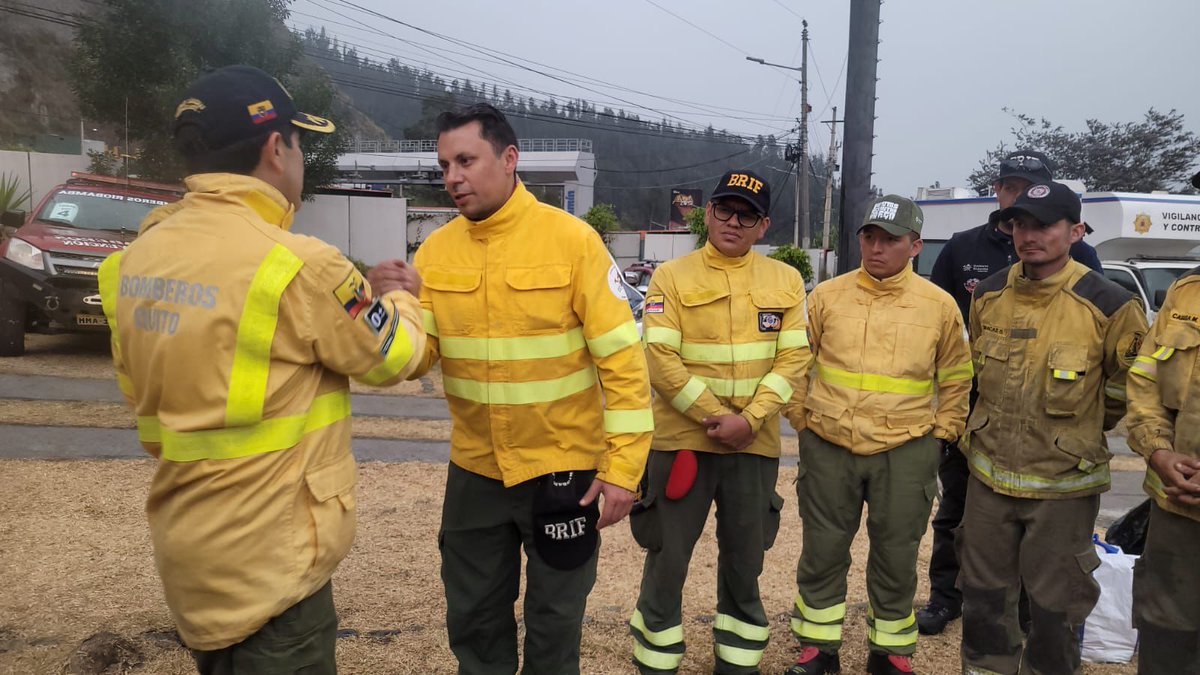 BomberosQuito's tweet photo. 💪 #GRACIAS | Queremos expresar nuestro más sincero agradecimiento a Bomberos Riobamba y Lago Agrio quienes a esta hora inician su proceso de desmovilización del apoyo que nos brindaron para combatir los incendios forestales.

👨‍🚒 Su valentía y dedicación han sido fundamentales para proteger nuestra naturaleza y comunidad.

#SalvamosVidas #PrimeraZonaBomberil