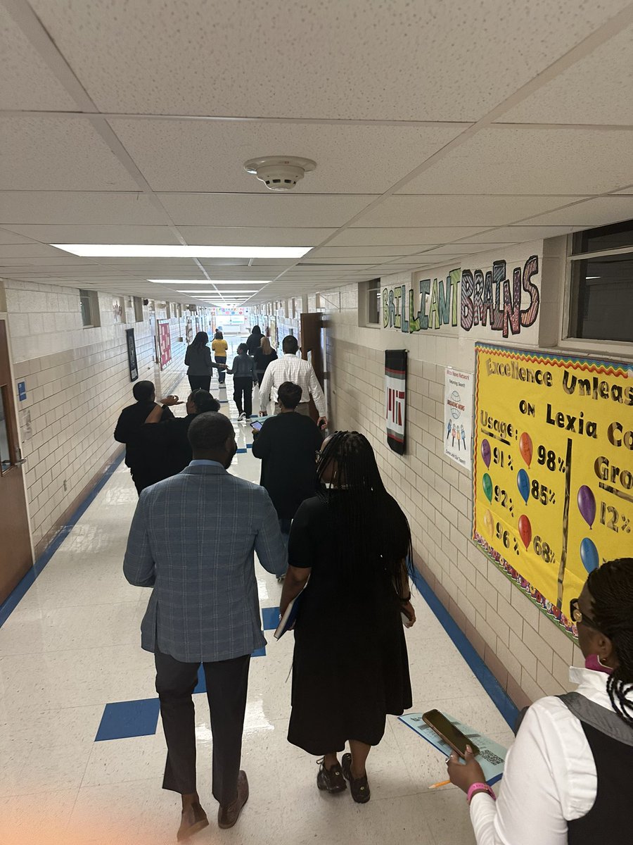 TBrownEducator's tweet photo. I can’t let the day end without celebrating Principal @CharlaStaten at @CCMossFW for hosting Area III principals for our “Growing Together” 🌱 learning walks! Thank you for blazing a trail and for your leadership!🏆 Area III is the place to be! 🚀@DeborahTraylor9. https://t.co/VUWx4a4Ixj