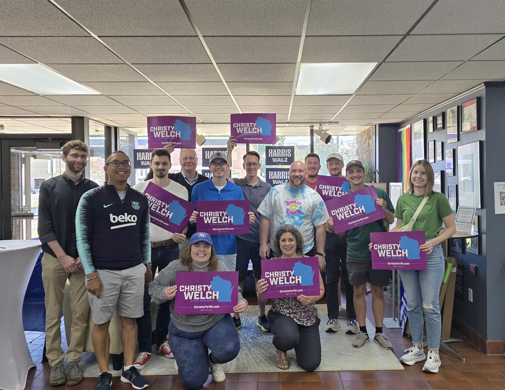 HUGE thank you to everyone who drove all the way up to Green Bay today for our Day of Action! What an exciting opportunity to talk to voters all across the 88th Assembly District 💙
#fightforfifty #wisdems