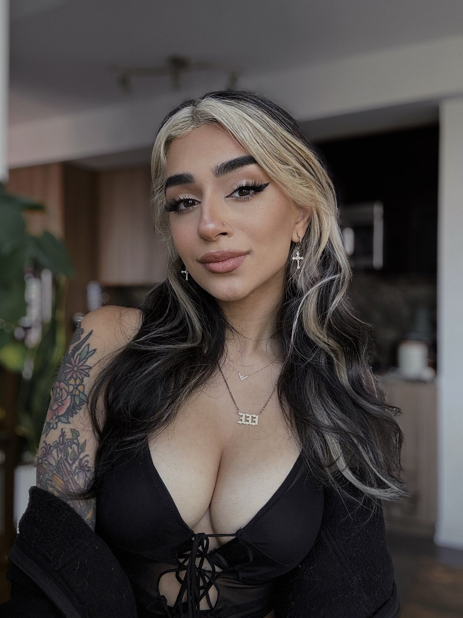 1 pic. hey sugah https://t.co/VgnlNWWNBx