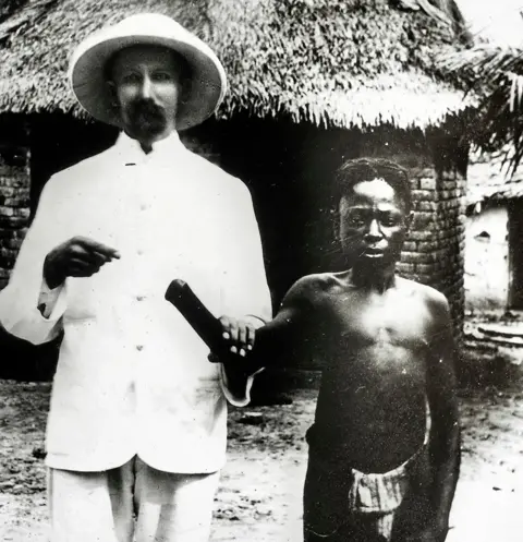 PumaChairo's tweet photo. ¿Hay alguna razón por la que consideramos a Hitler la peor persona de la historia por encima de Leopoldo II? Se me ocurre el color de piel y origen de sus víctimas. https://t.co/f0757KfsQy