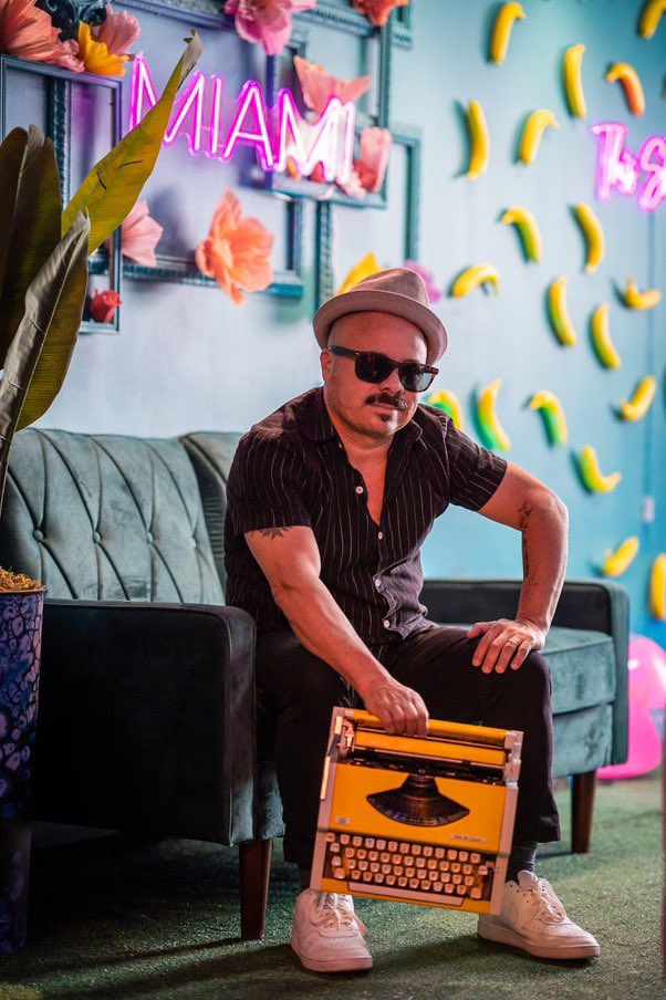 Oscar Fuentes / The Biscayne Poet tweet media