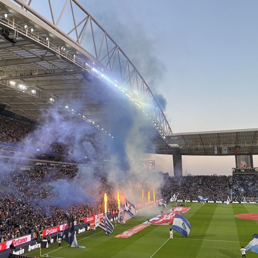 Parabéns ao maior clube do mundo! 💙