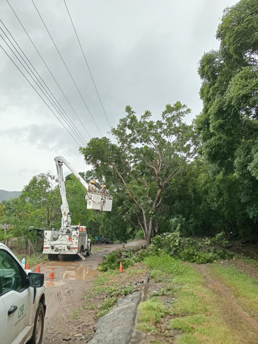 John impactó en el territorio nacional por segunda ocasión como tormenta tropical. Afectó a 21,992 usuarios, de los cuales la <a href="/CFEmx/">CFEmx</a> ha restablecido al 96% en Michoacán, Colima y Jalisco. shorturl.at/jytNk