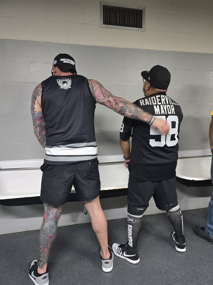 THEGOATtwo09's tweet photo. Who remembers the troughs in Oakland.
Never pee alone 🤜🤛. https://t.co/BZQYqqcMo2