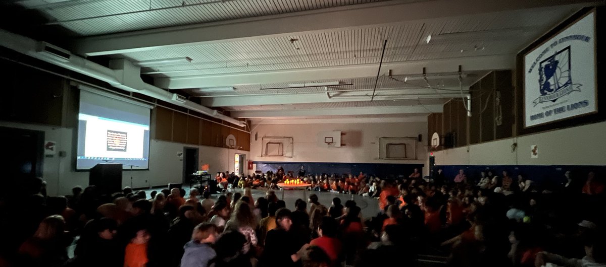 What a fantastic day connecting with everyone at my Windsor FOS for #OrangeShirtDay and #NationalDayforTruthandReconciliation  🧡 Thank you to all Admin &amp; Teachers for welcoming me to your school communities ❤️ It’s been fun getting to know you all as your Trustee Rep! <a href="/NVSD44/">School District 44</a>