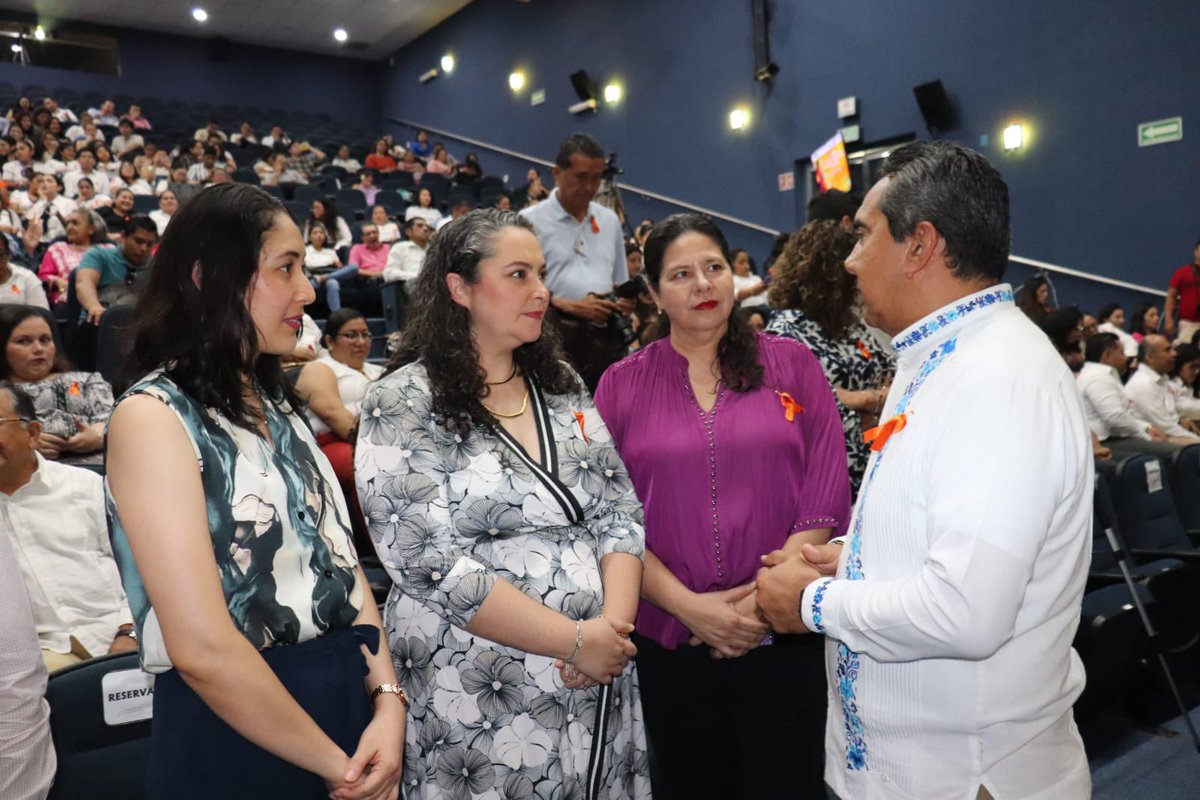 Montano_Ventura's tweet photo. Un honor poder asistir este día a la Jornada "Enfoque de Género para la Igualdad y la Erradicación de la Violencia", la cual se llevó a cabo en la #DACSyH de la @UJAT. 
@Nelly_Vargas @IEMTabasco @lizza017 @elinavag12 @INE_TABASCO https://t.co/WEFAkwgFlm