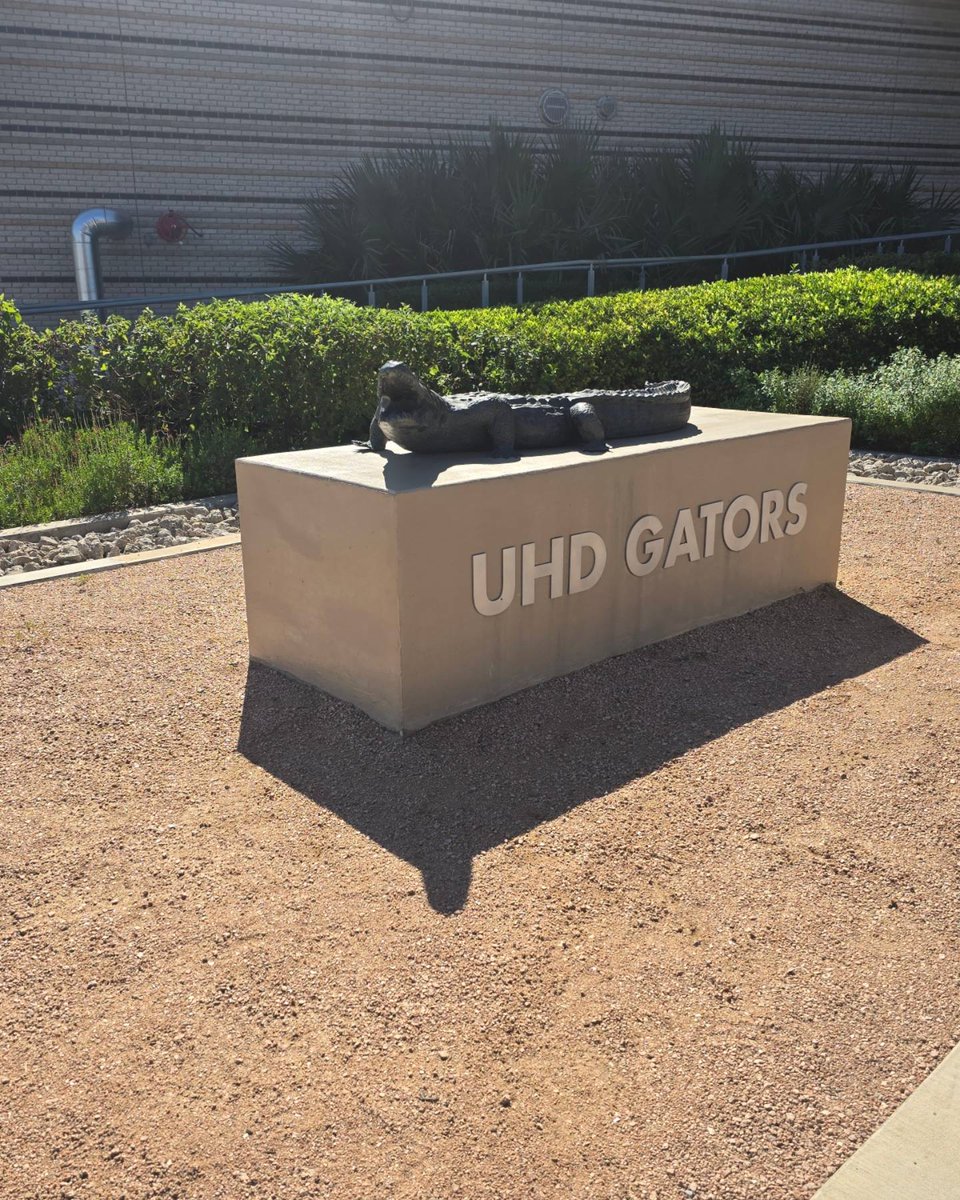 ElsikNGCRams's tweet photo. Prin Business, Prin Info Tech, and @ELSIKFBLA students had the opportunity to visit @uhdowntown and tour the campus. @AliefCTE #CCMR #collegecareer #preparation #destinationgraduation #one Elsik #OneTeamOneGoal https://t.co/VXZnRR1rIv